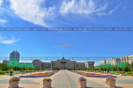Water Green Boulevard in Astana. symbol of Kazakhstan (2011 год). Редакционное фото, фотограф Александр Карпенко / Фотобанк Лори