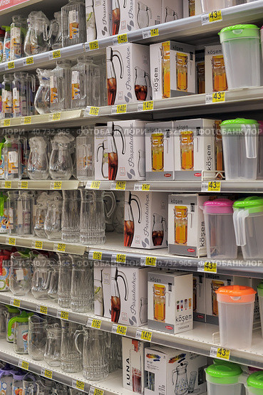 Water jugs for sale in a supermarket (2014 год). Редакционное фото, фотограф Анна Кривицкая / Фотобанк Лори