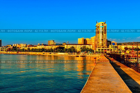 Western pier and Serebryakov embankment in Novorossiysk (2022 год). Редакционное фото, фотограф Владимир Ушаров / Фотобанк Лори