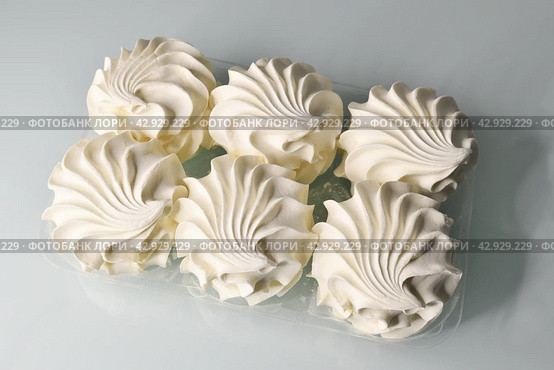 White marshmallows on a plastic backing. Стоковое фото, фотограф Володина Ольга / Фотобанк Лори