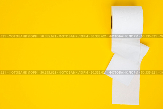 white toilet tissue paper with copy space. Стоковое фото, агентство Ingram Publishing / Фотобанк Лори