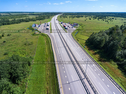 Wide highway M-11 passing with parking and rest area. View from above. The Moscow-Saint Petersburg motorway designed as the M11 Neva is in Russia. Стоковое фото, фотограф Кекяляйнен Андрей / Фотобанк Лори