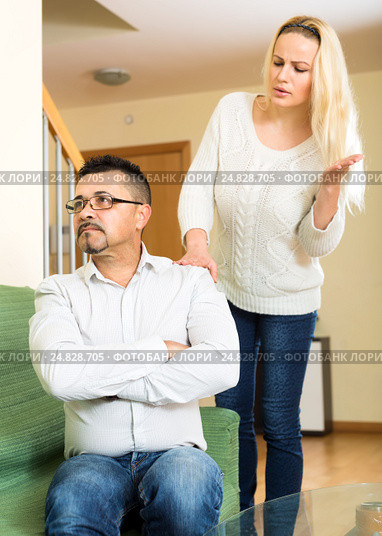 Wife nagging her husband. Стоковое фото, фотограф Яков Филимонов / Фотобанк Лори