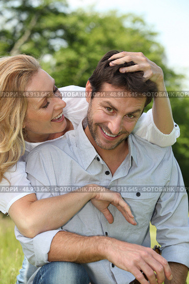 Wife playing with husband’s hair. Стоковое фото, агентство Ingram Publishing / Фотобанк Лори