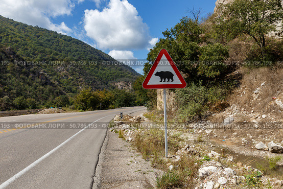 Wildlife caution sign along Gorgan Bojnord road in Golestan National Park Iran. Стоковое фото, фотограф Михаил Пряхин / Фотобанк Лори