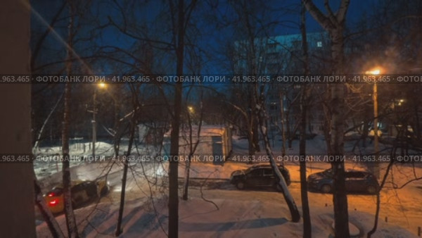 Winter dawn in a Moscow residential area. Timelapse. Moscow. Kuzminki. 13.01.2024. Стоковое видео, видеограф Ярославский Максим / Фотобанк Лори