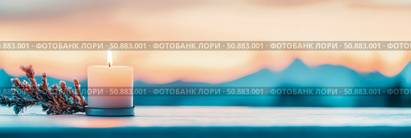 Winter Solstice: A Candlelit Moment of Reflection for Peace and Warmth during the Coldest Night. Стоковое AI-изображение, AI-художник Данила Большаков / Фотобанк Лори
