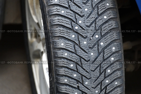 winter tire car with shallow depth of field. Стоковое фото, фотограф Володина Ольга / Фотобанк Лори