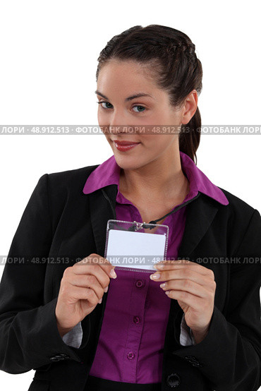 Woman displaying visitor’s badge. Стоковое фото, агентство Ingram Publishing / Фотобанк Лори