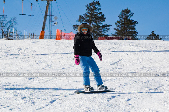 Woman doing exercise on snowboard. Девушка на сноуборде. Стоковое фото, фотограф Сергей Буторин / Фотобанк Лори
