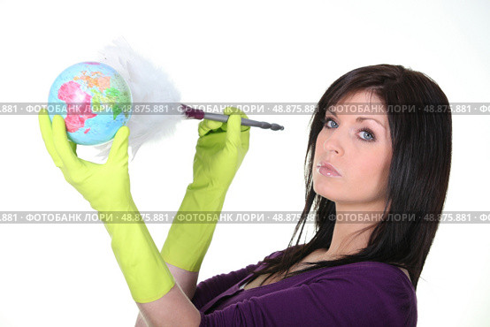 Woman dusting a globe. Стоковое фото, агентство Ingram Publishing / Фотобанк Лори