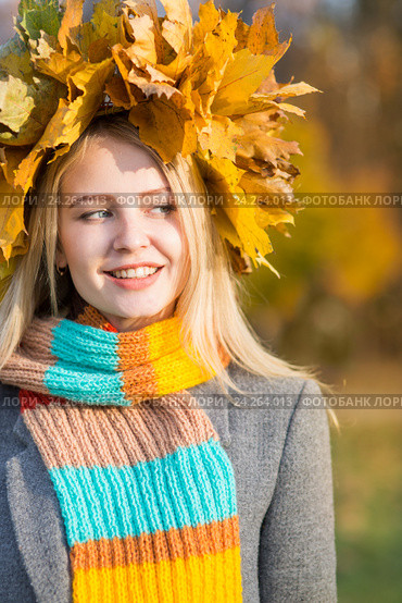 woman in autumn park. Стоковое фото, фотограф Типляшина Евгения / Фотобанк Лори