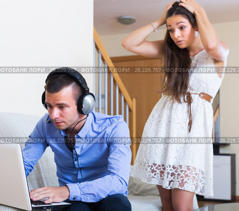 Woman suspecting spouse spending money. Стоковое фото, фотограф Яков Филимонов / Фотобанк Лори