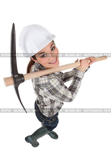 Woman with a pickaxe. Стоковое фото, агентство Ingram Publishing / Фотобанк Лори