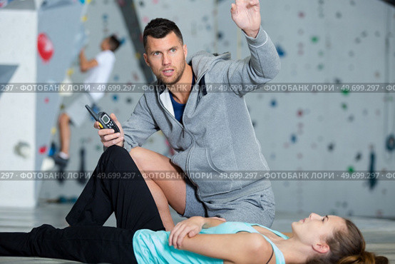 woman with injured leg knee. Стоковое фото, агентство Ingram Publishing / Фотобанк Лори