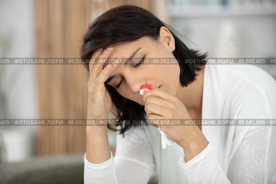 woman with nosebleed or epistaxis. Стоковое фото, агентство Ingram Publishing / Фотобанк Лори