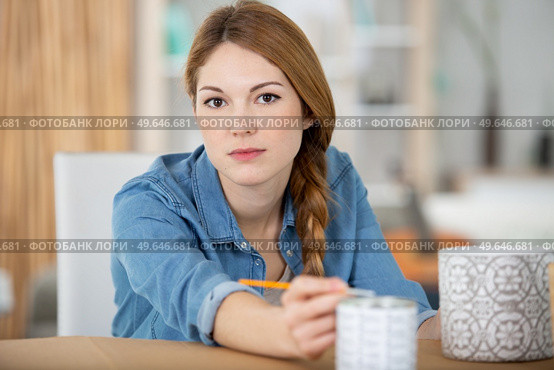 woman working in her pottery studio. Стоковое фото, агентство Ingram Publishing / Фотобанк Лори