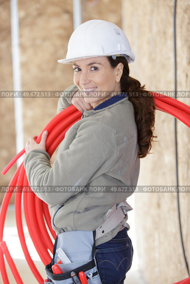 woman working with colorful tubes. Стоковое фото, агентство Ingram Publishing / Фотобанк Лори