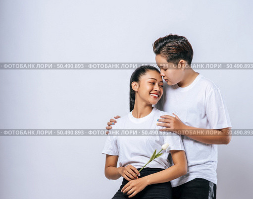 Women couples stand and fragrant cheek. Стоковое фото, агентство Ingram Publishing / Фотобанк Лори