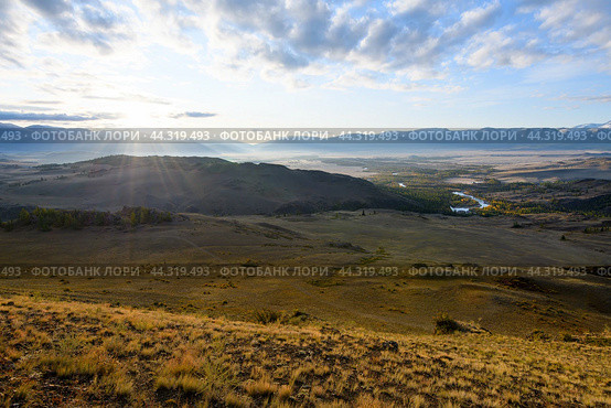 Wonderful sunrise landscape photo of morning Kurai steppe with chuya river, mountain ice peaks of Siberia and sunny sky of Altai background. Natural scenery of autumn mountain forest. Altai, Siberia. Стоковое фото, фотограф Евгений / Фотобанк Лори
