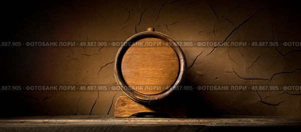 Wooden cask near clay wall in cellar. Стоковое фото, агентство Ingram Publishing / Фотобанк Лори