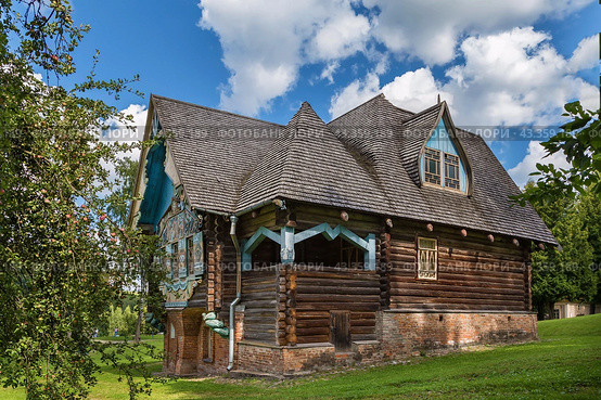 Wooden house Teremok, Flenovo, Russia (2021 год). Стоковое фото, фотограф Boris Breytman / Фотобанк Лори