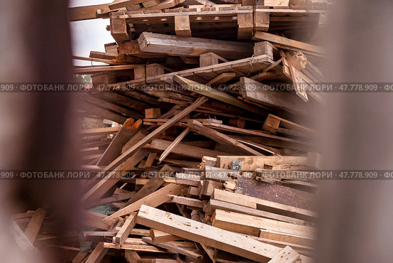 Wooden Pallets Piled at Construction Site Create Chaotic Outdoor Atmosphere. Стоковое фото, фотограф Aleksandr Golubev / Фотобанк Лори
