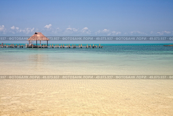 wooden pier on the Isla Contoy, Mexico. Стоковое фото, агентство Ingram Publishing / Фотобанк Лори
