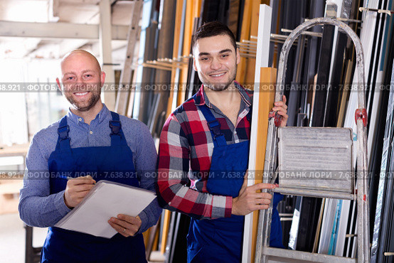 Worker at factory with boss. Стоковое фото, фотограф Яков Филимонов / Фотобанк Лори