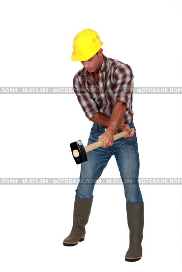 Worker with a sledgehammer. Стоковое фото, агентство Ingram Publishing / Фотобанк Лори