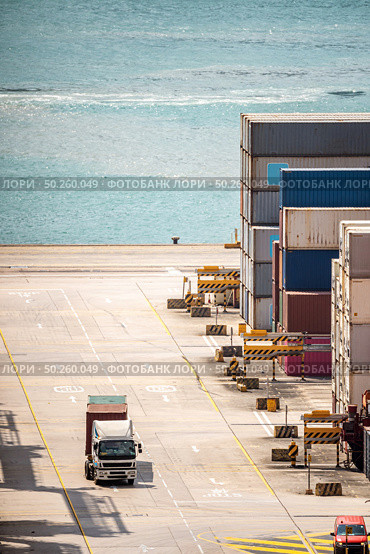 Working at Tsing yi Hong Kong Port for shipping and freight transportation with truck and boat for global business import and export background. Стоковое фото, агентство Ingram Publishing / Фотобанк Лори