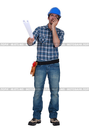 Workman with plans. Стоковое фото, агентство Ingram Publishing / Фотобанк Лори