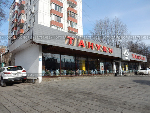 Японский ресторан "Тануки". Щелковское шосе, 33. Район Гольяново. Город Москва (2020 год). Редакционное фото, фотограф lana1501 / Фотобанк Лори