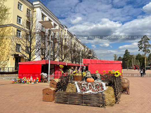 Ярмарка на улице Крупская. Московская область, город Балашиха (2023 год). Редакционное фото, фотограф Овчинникова Ирина / Фотобанк Лори