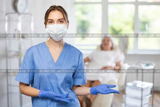 Young doctor with mask. Стоковое фото, фотограф Яков Филимонов / Фотобанк Лори