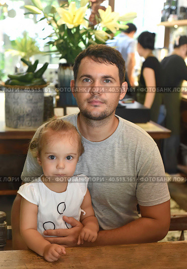 Young father with a little daughter. Стоковое фото, фотограф Татьяна Терехина / Фотобанк Лори