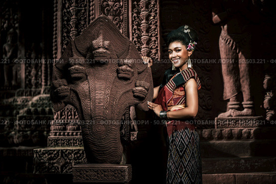 Young female Actress wearing beautiful ancient costumes, in ancient monuments, dramatic style. Perform on legend love popular story, Thai Isan folktale called "Phadaeng and Nang-ai" in acient site. Стоковое фото, агентство Ingram Publishing / Фотобанк Лори