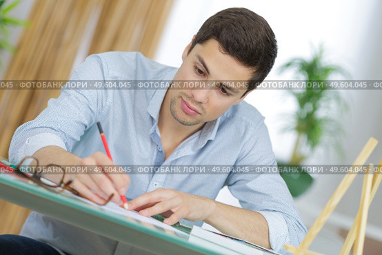 young handsome artist practise drawing as a hobby. Стоковое фото, агентство Ingram Publishing / Фотобанк Лори