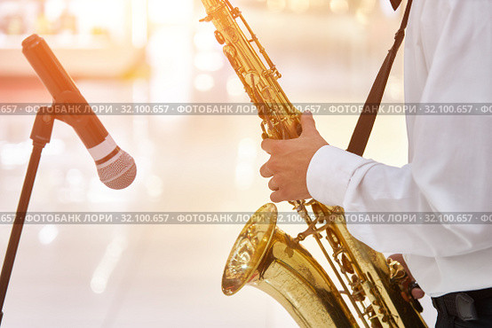 Young jazz musician plays the saxophone in a large hall. Стоковое фото, фотограф Олег Белов / Фотобанк Лори