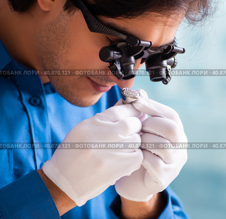 Young jeweler working in his workshop. Стоковое фото, фотограф Elnur / Фотобанк Лори