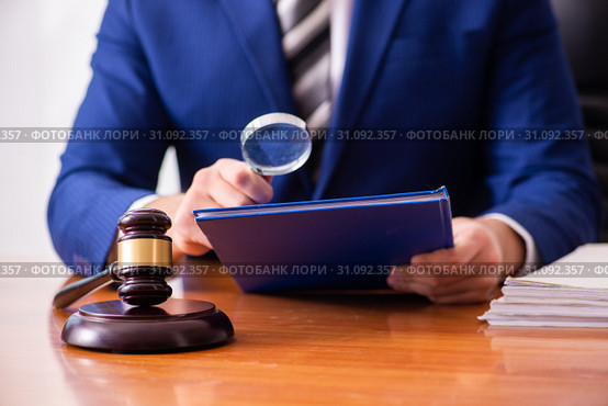 Young male judge sitting in courtroom. Стоковое фото, фотограф Elnur / Фотобанк Лори