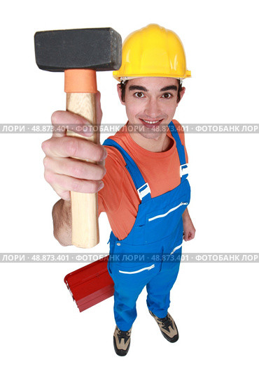 Young mason displaying lump hammer. Стоковое фото, агентство Ingram Publishing / Фотобанк Лори