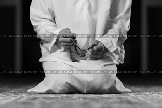 Young Muslim Guy Praying. Стоковое фото, фотограф Jasminko Ibrakovic / Smarterpix / Фотобанк Лори