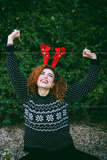 Young redhead woman wearing a christmas costume . Стоковое фото, агентство Ingram Publishing / Фотобанк Лори