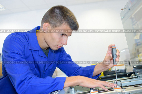 young technician fix office photo copier. Стоковое фото, агентство Ingram Publishing / Фотобанк Лори