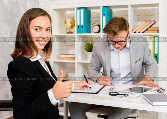young woman appreciates work architect. Стоковое фото, агентство Ingram Publishing / Фотобанк Лори