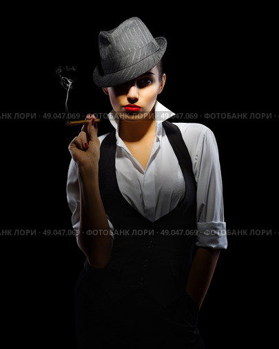 Young woman in manly style with cigar isolated. Стоковое фото, агентство Ingram Publishing / Фотобанк Лори