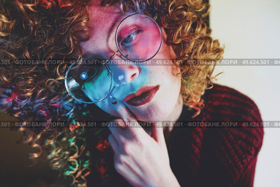 Young woman portrait illuminated by psychedelic lights. Стоковое фото, агентство Ingram Publishing / Фотобанк Лори