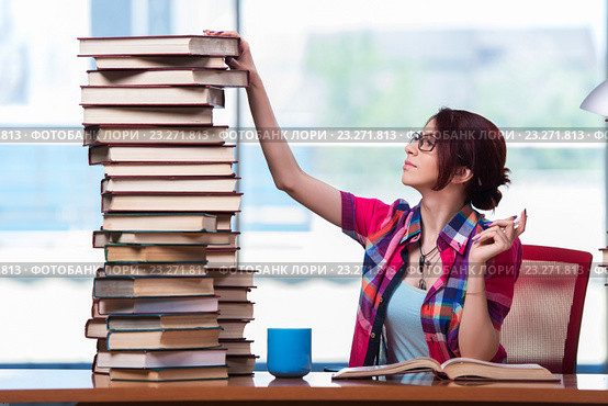 Young woman student preparing for college exams. Стоковое фото, фотограф Elnur / Фотобанк Лори