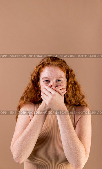 young woman teaching sign language 34. Стоковое фото, агентство Ingram Publishing / Фотобанк Лори